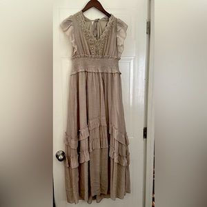 J Gee Beautiful beige/tan ruffle maxi dress, elastic waist L $20